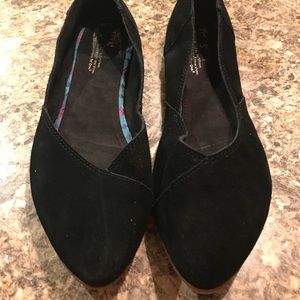 Tom’s Jutti flats
